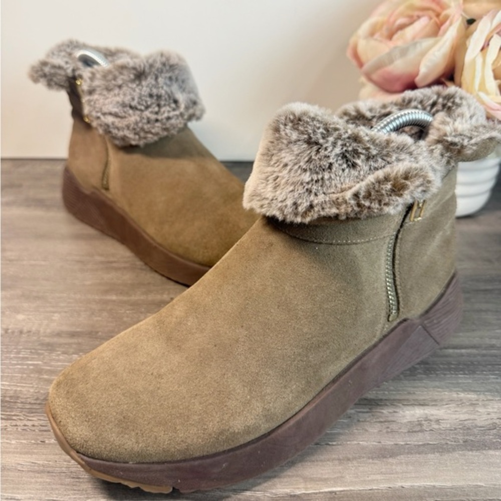 Vaneli Sport suede tan sneaker boots size 7 Faux Fur Collar